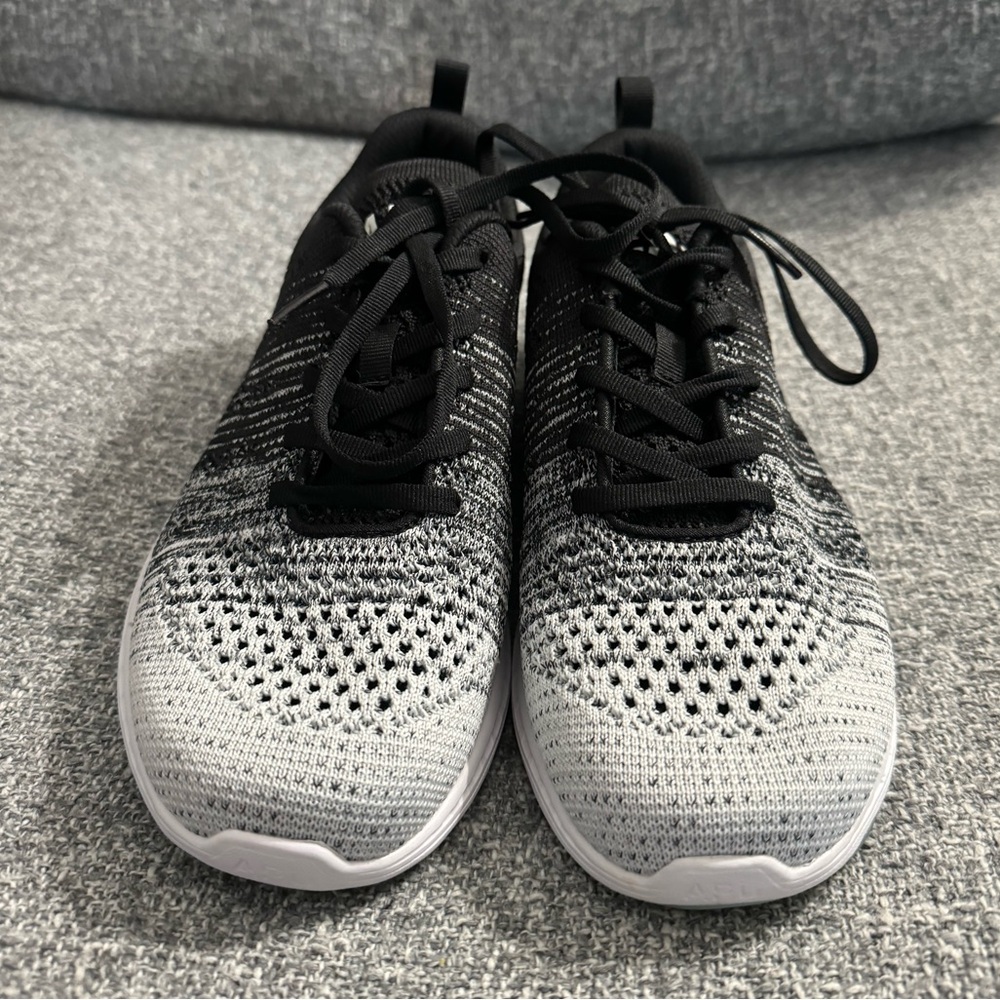 APL Women’s Techloom Pro Size US 10 - excellent condition